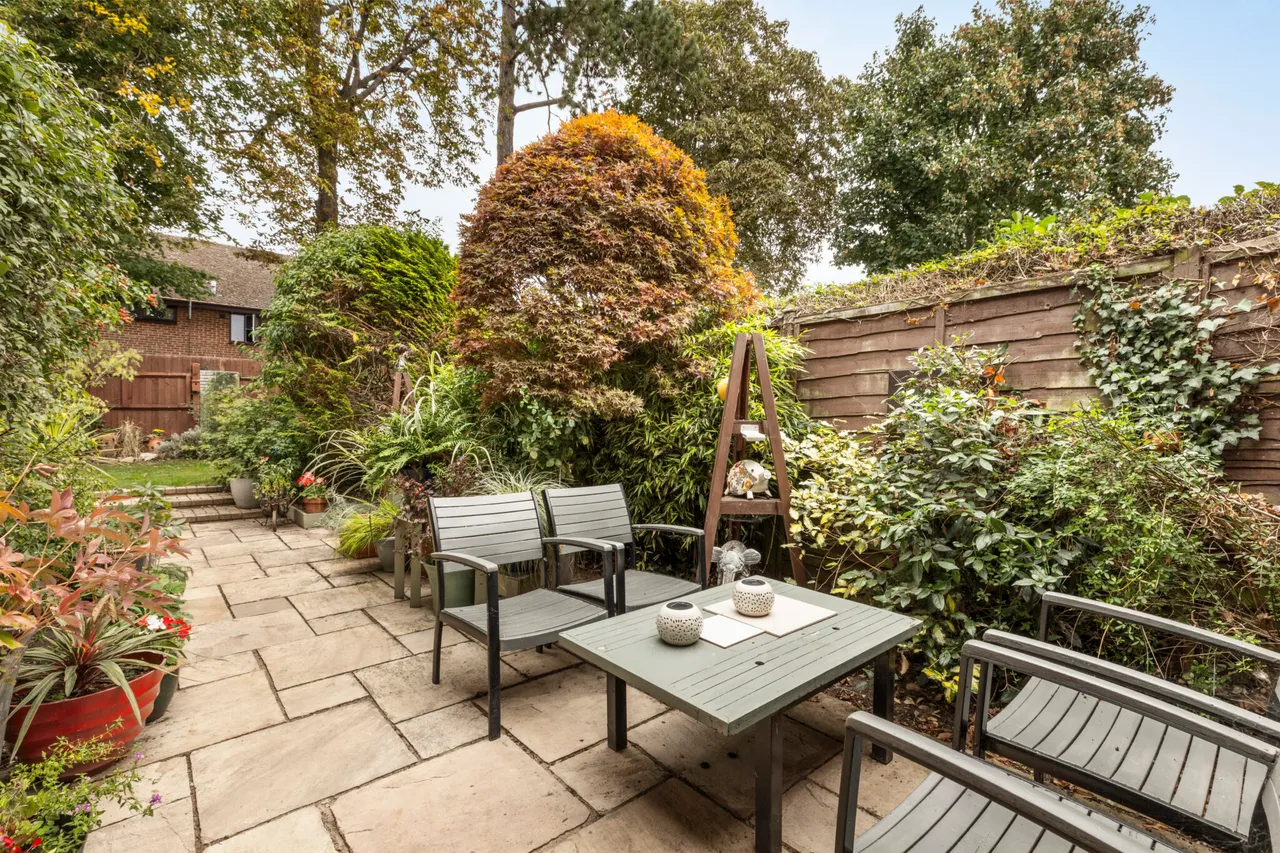 Yolsum Close, Haddenham, HP17, photo 8