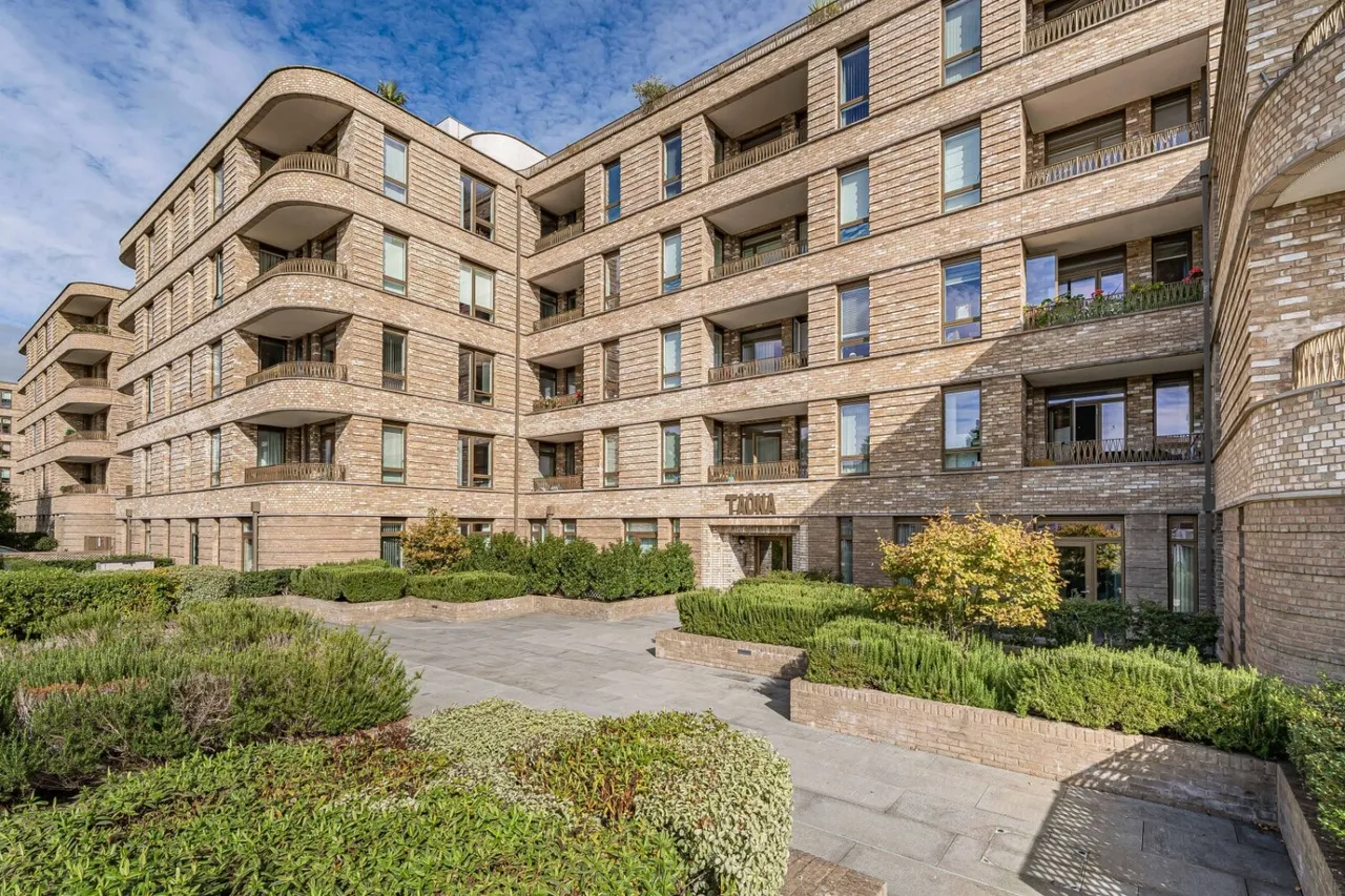 3 bed flat for sale, Merrion Avenue, Stanmore, HA7