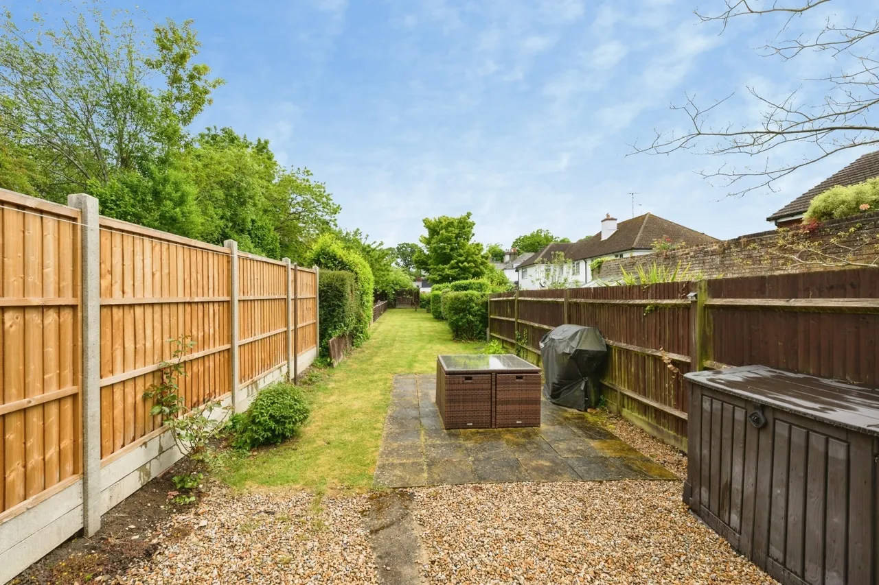 Epsom Road, Leatherhead, KT22, photo 12