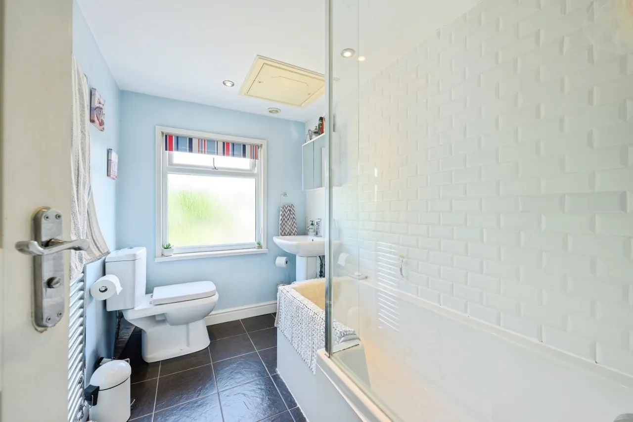 Epsom Road, Leatherhead, KT22, photo 11