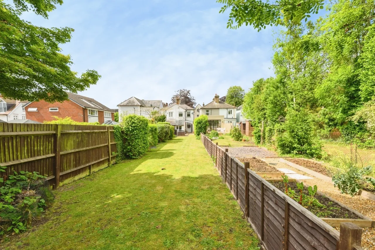 Epsom Road, Leatherhead, KT22, photo 5