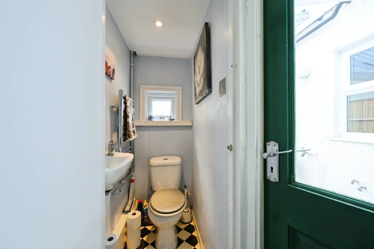 Epsom Road, Leatherhead, KT22, photo 14