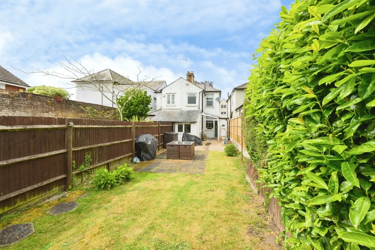 2 bed house for sale, Epsom Road, Leatherhead, KT22
