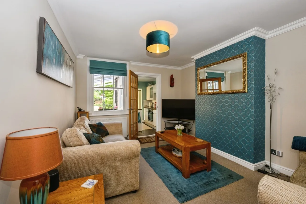 Epsom Road, Leatherhead, KT22, photo 3