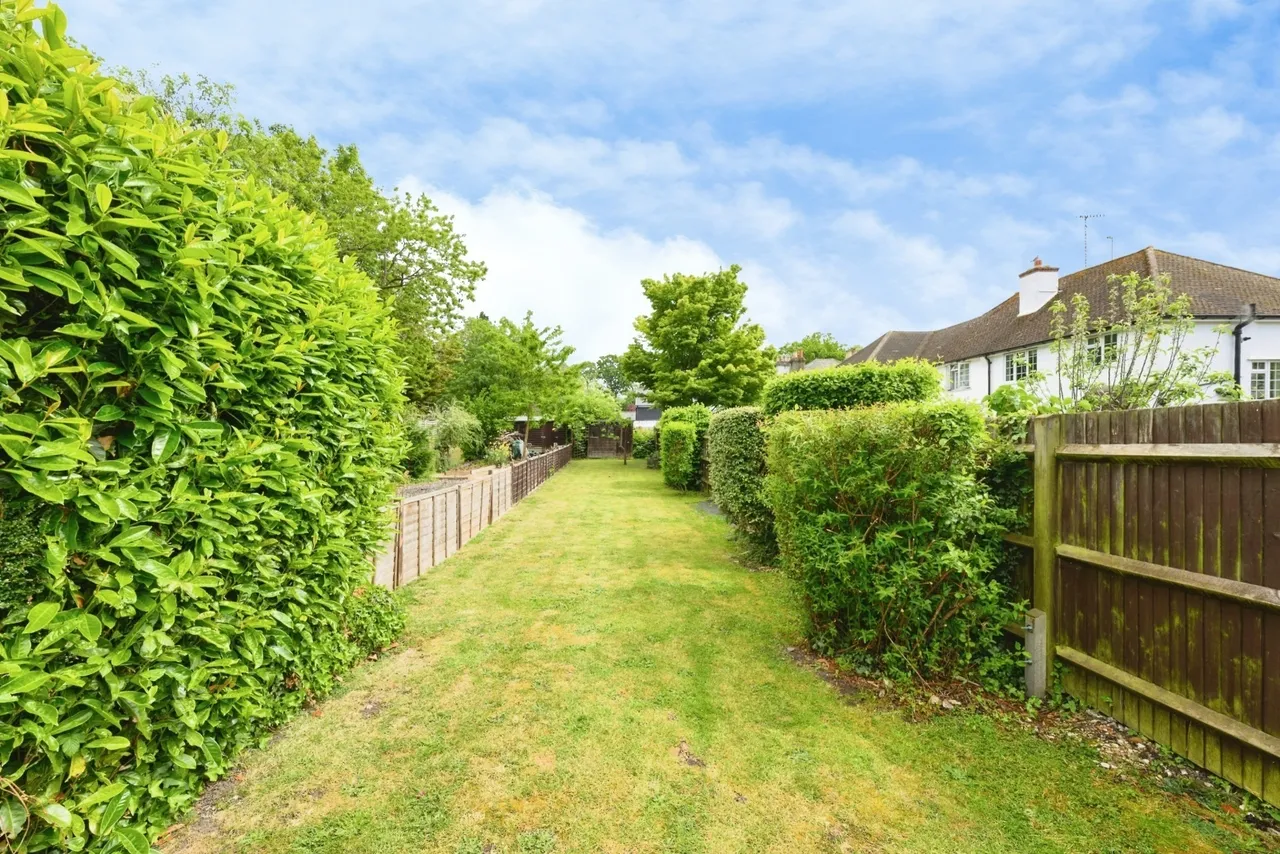 Epsom Road, Leatherhead, KT22, photo 7