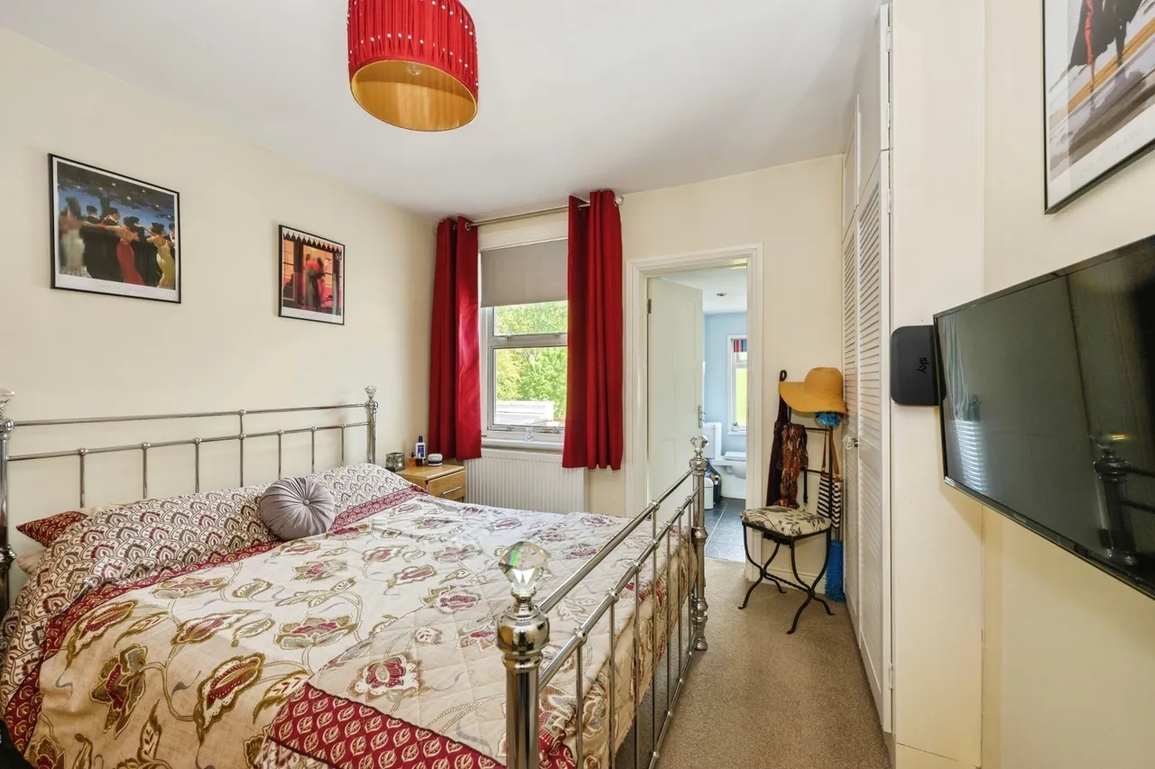 Epsom Road, Leatherhead, KT22, photo 8