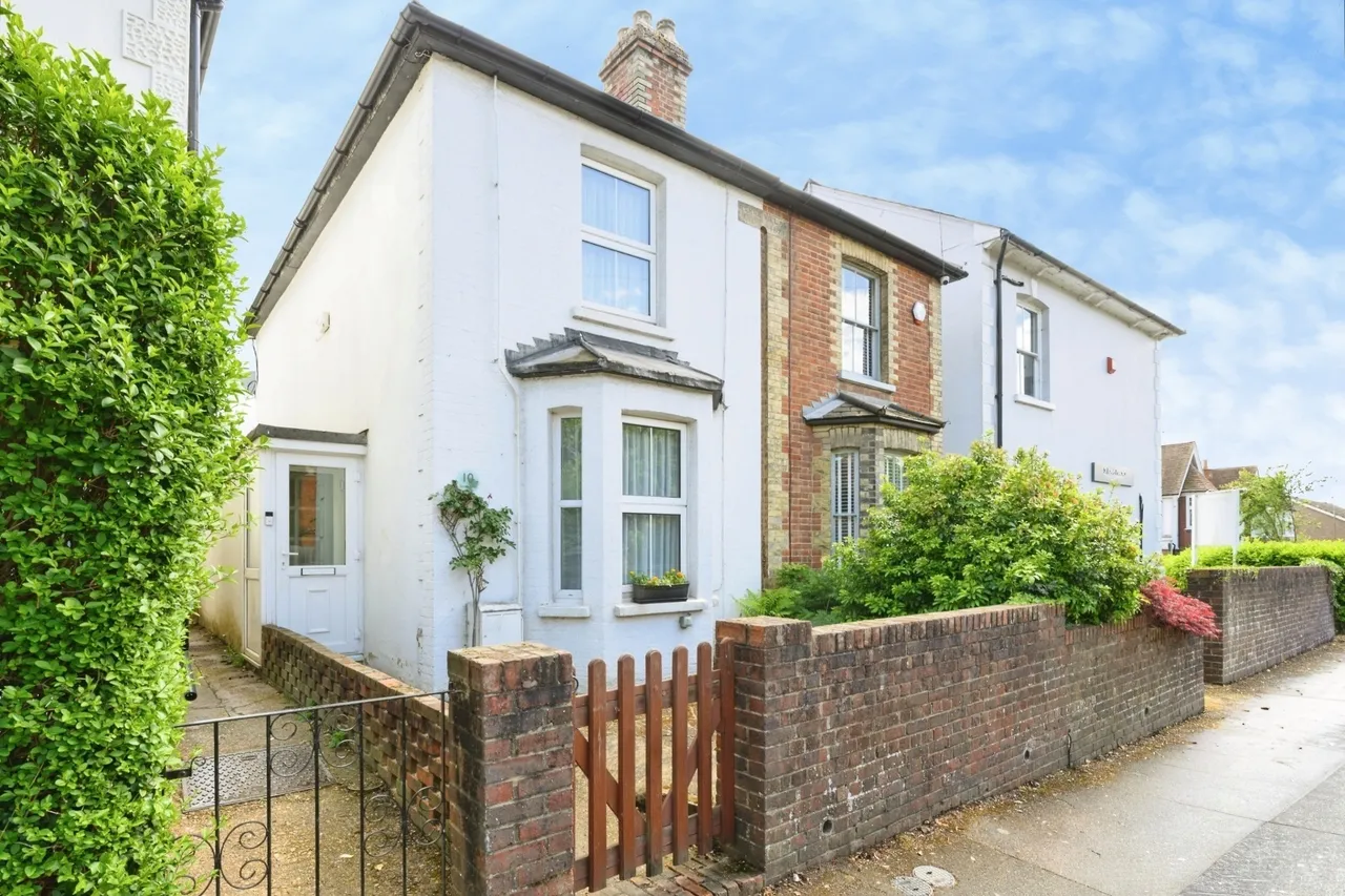 Epsom Road, Leatherhead, KT22, photo 2