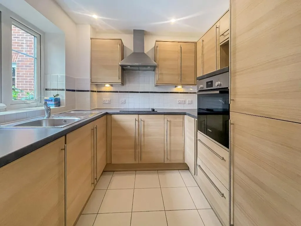 Yew Tree Court, Sanderstead, photo 3
