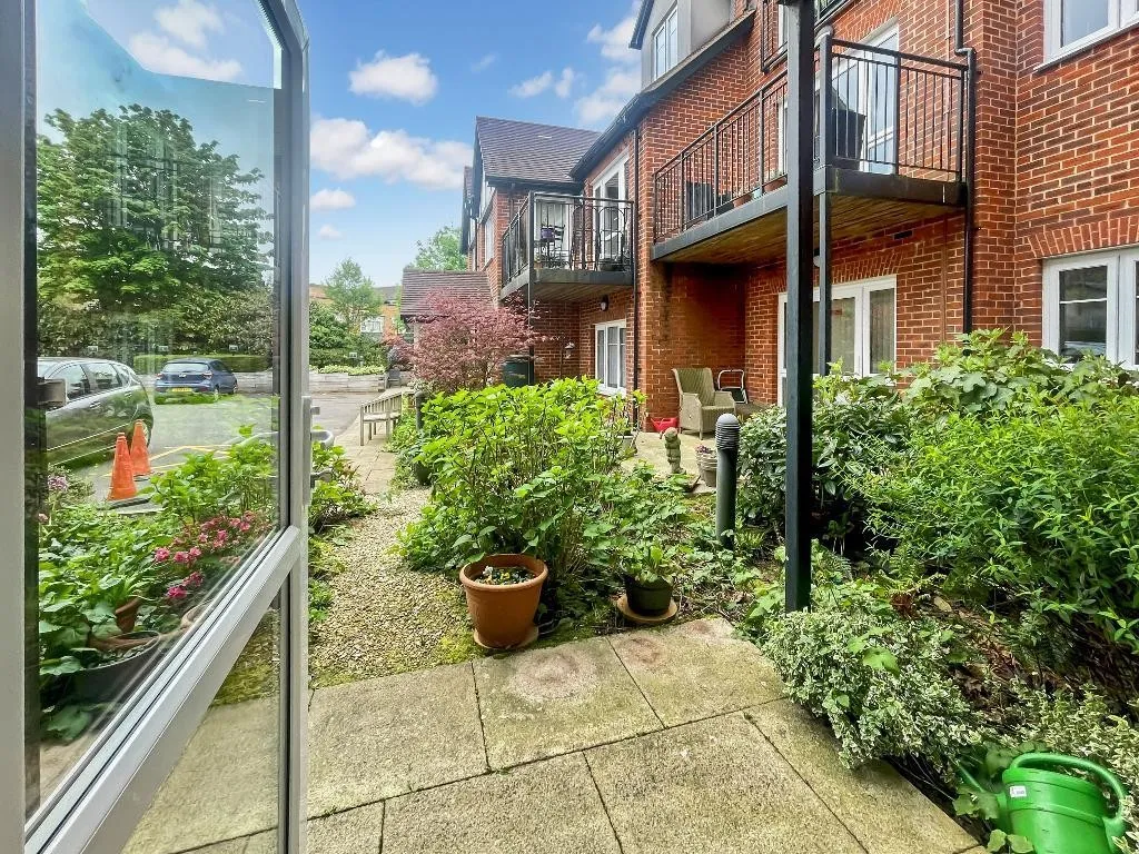 Yew Tree Court, Sanderstead, photo 4