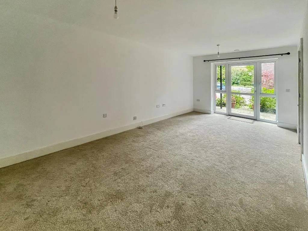 Yew Tree Court, Sanderstead, photo 8