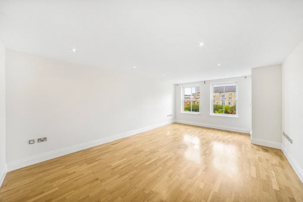 Imperial Crescent, Imperial Wharf, SW6, photo 2