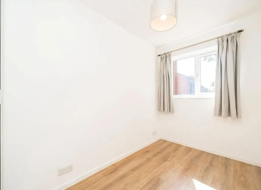 Cotton Avenue, Acton, W3, photo 5