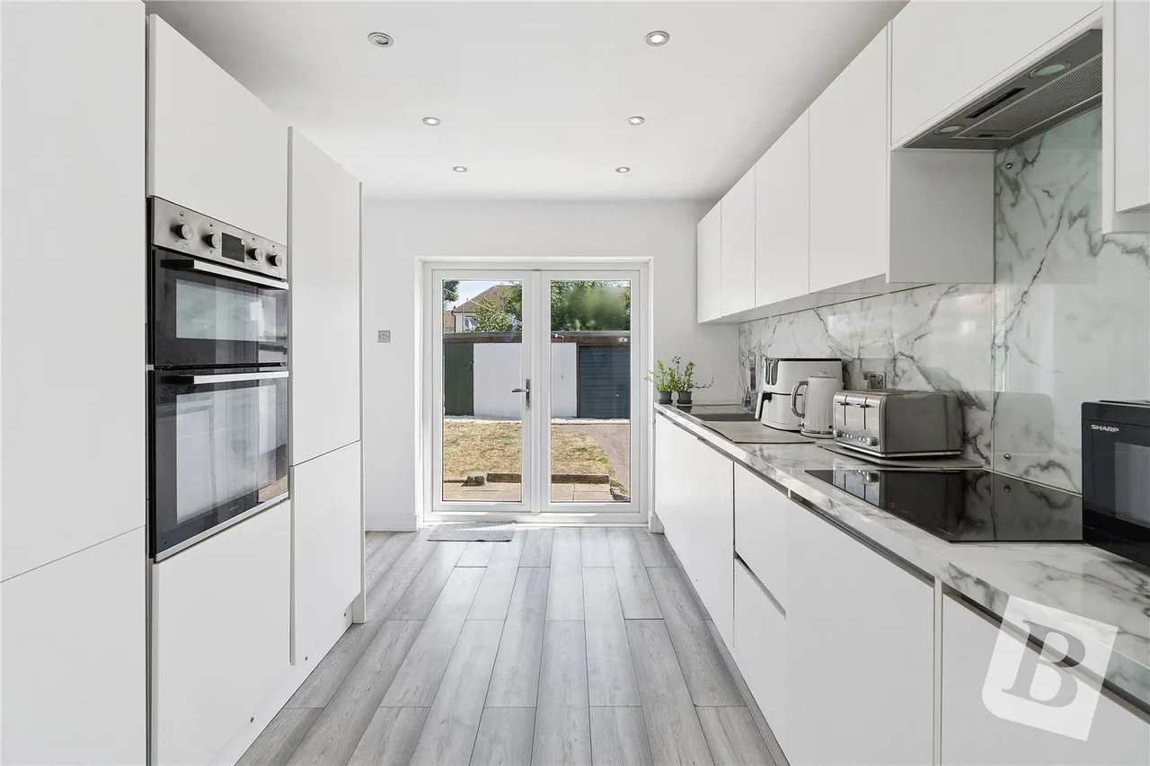 3 bed house for sale, Lancaster Drive, Hornchurch, RM12