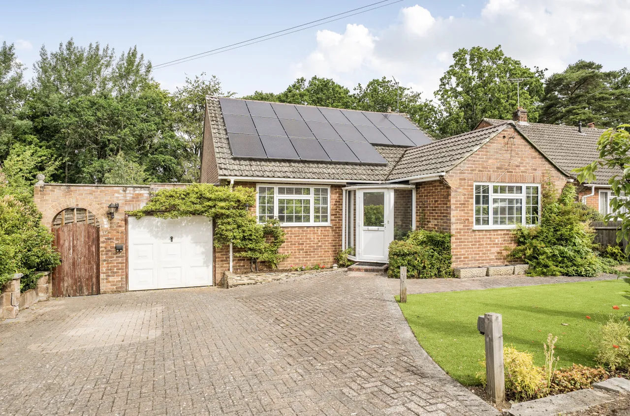 3 bed house for sale — Fairland Close, Fleet, Hampshire, GU52 7LX