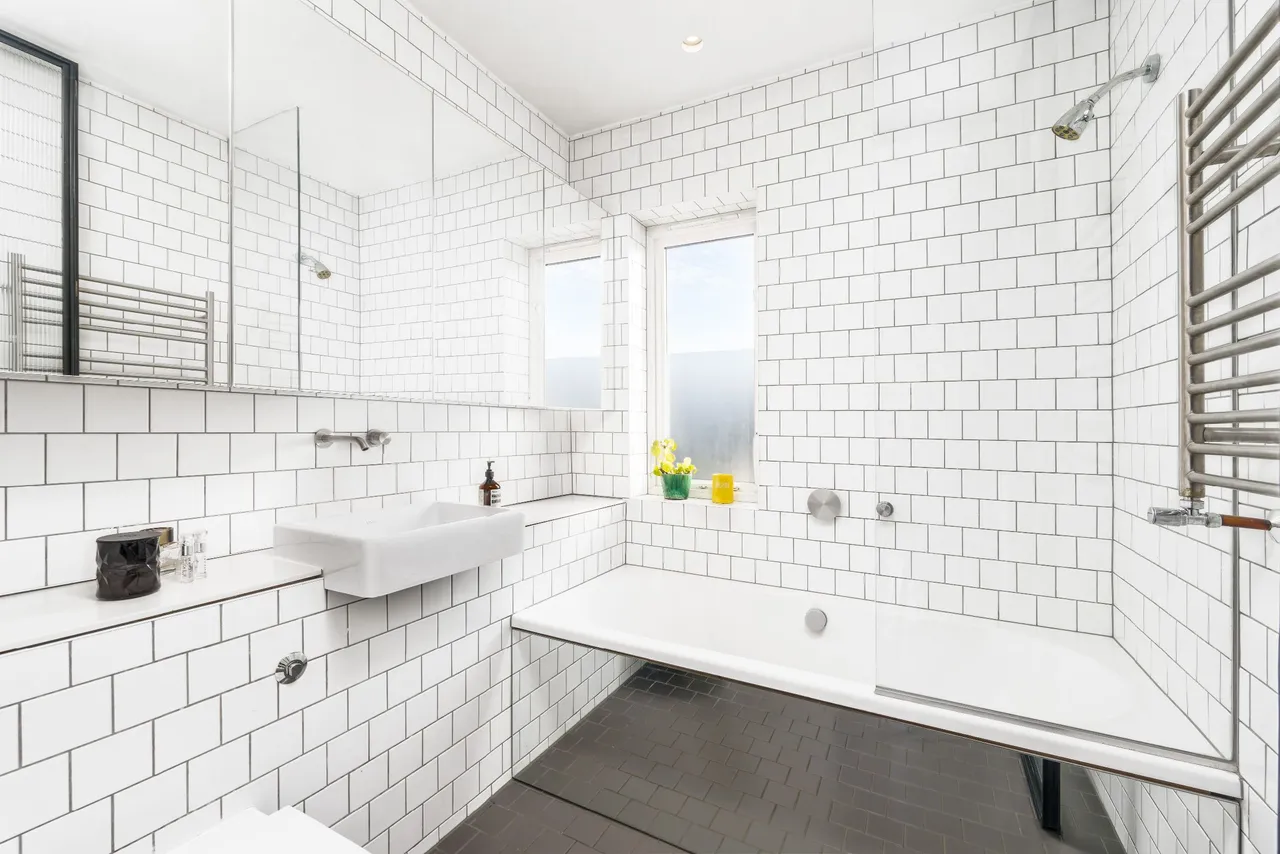 Whitmore Gardens, NW10, photo 13