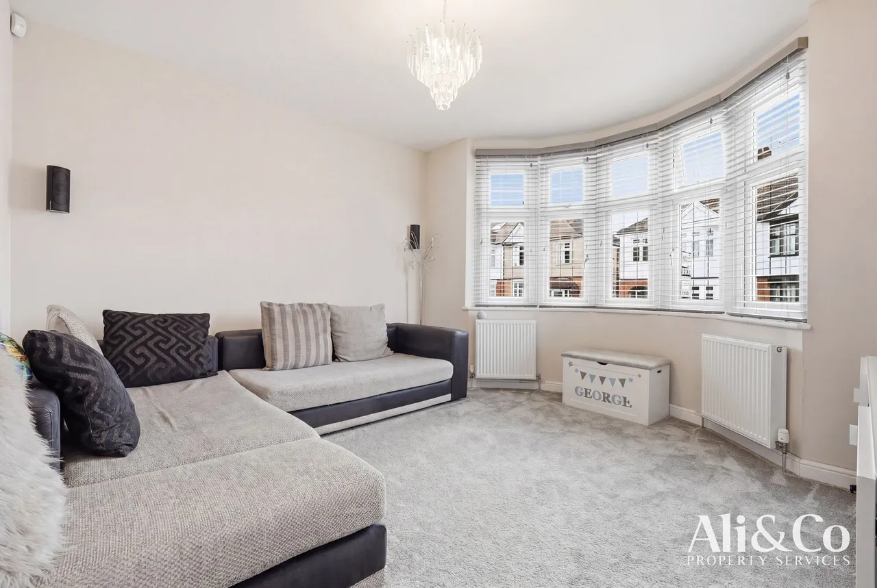 Lenmore Avenue, Grays, Essex, RM17 5NY, photo 2