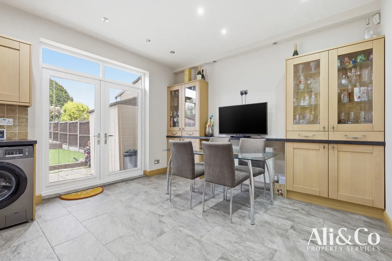 Lenmore Avenue, Grays, Essex, RM17 5NY, photo 5