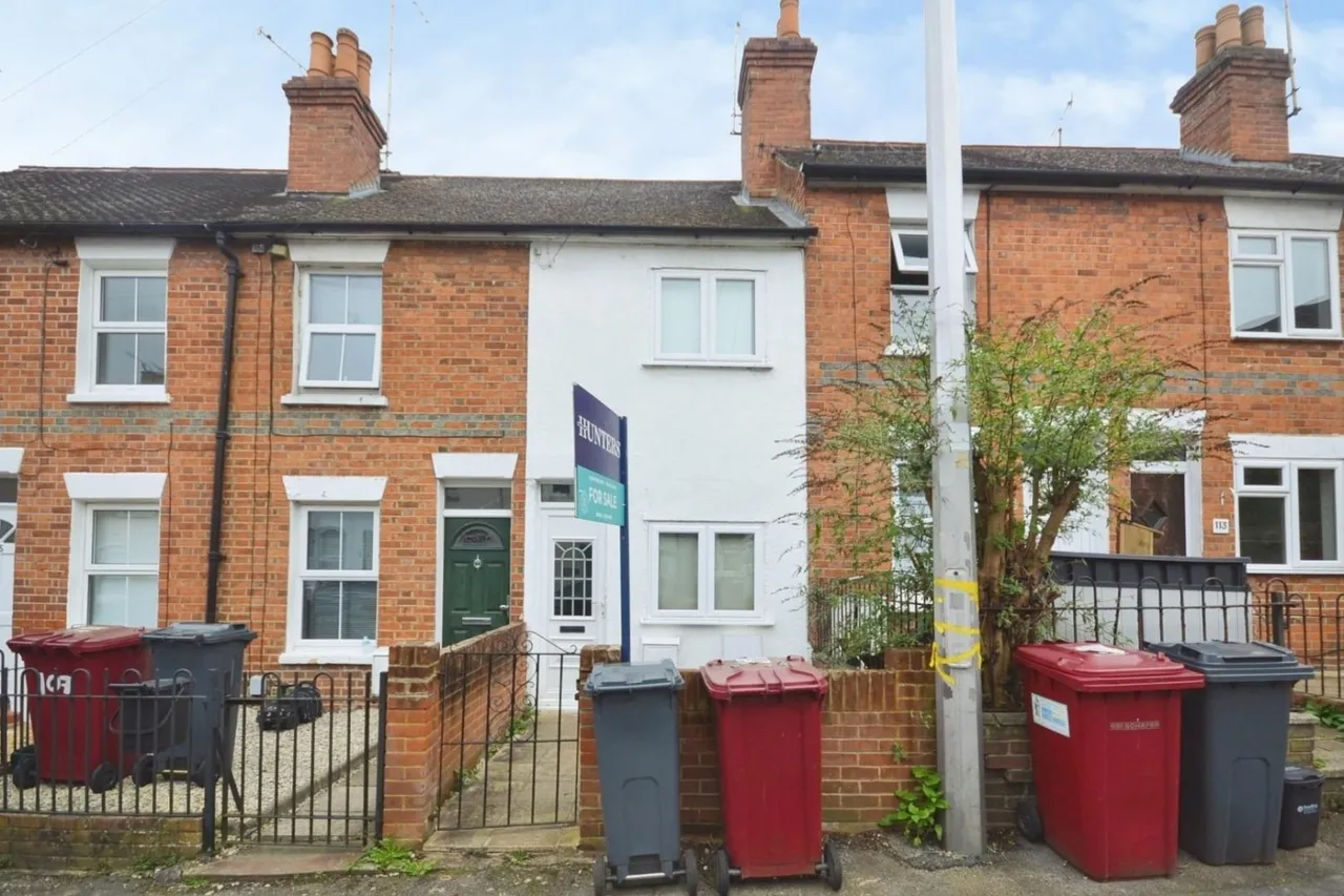 3 bed house for sale — Blenheim Gardens, Reading