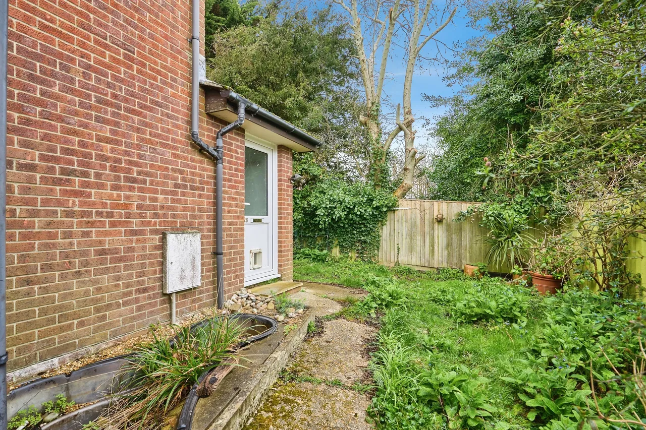 Downsview Gardens, Wootton Bridge, Ryde, photo 2