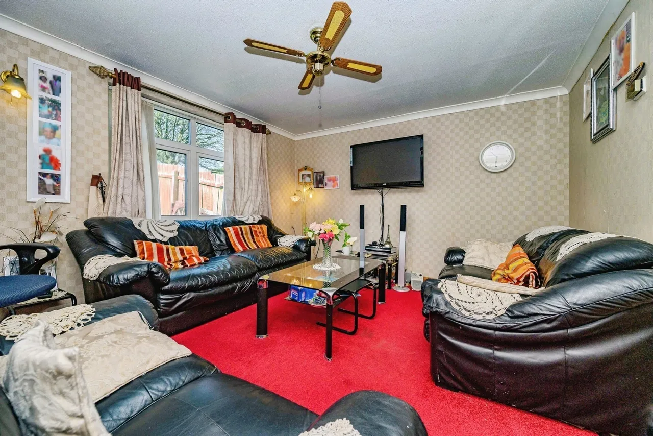 Olympic Close, Luton, Bedfordshire, LU3, photo 3