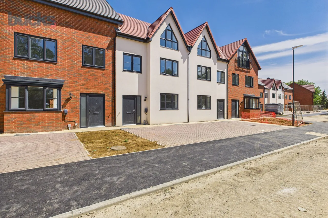 5 bed house for sale — Osbourne Gardens, Aylesbury, HP21