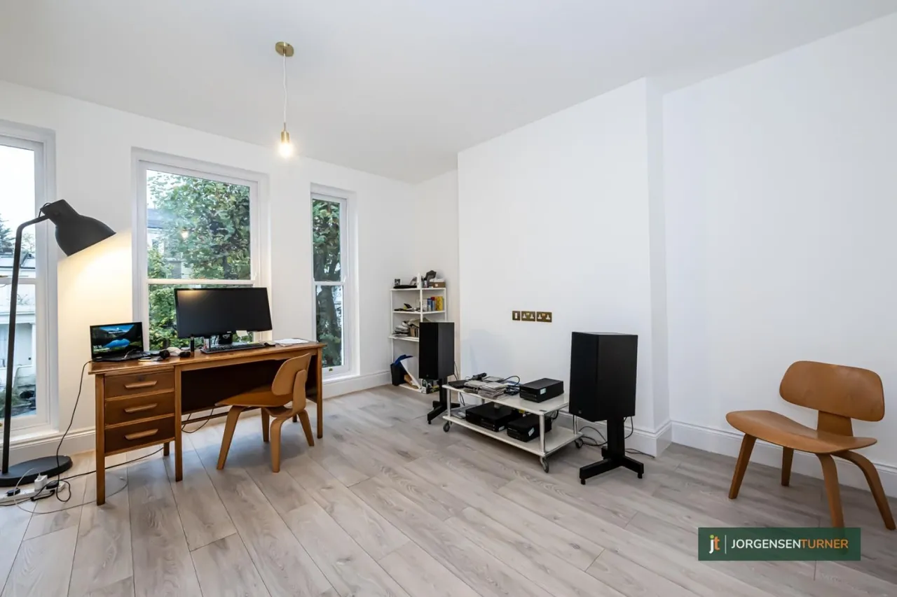 4 bed flat for sale — Brondesbury Villas, Queens Park, NW6