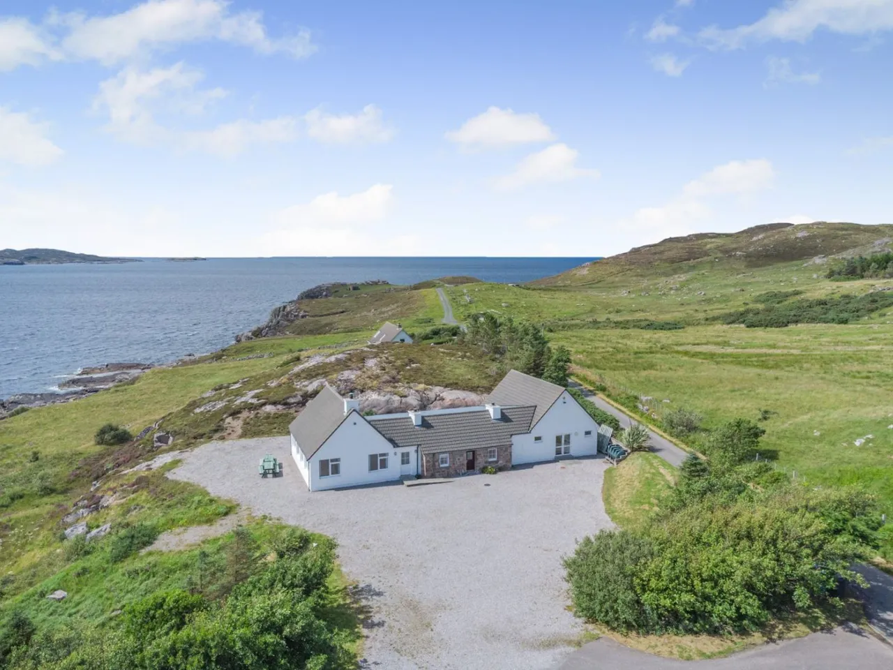 4 bed house for sale — Mellon Charles, Aultbea, Achnasheen, Ross-Shire, IV22 2JL