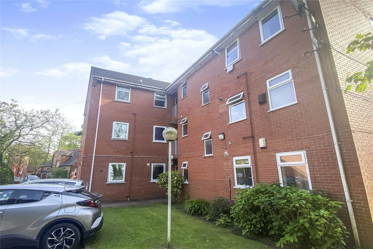 1 bed flat to rent — Lees Hall Crescent, Fallowfield M14