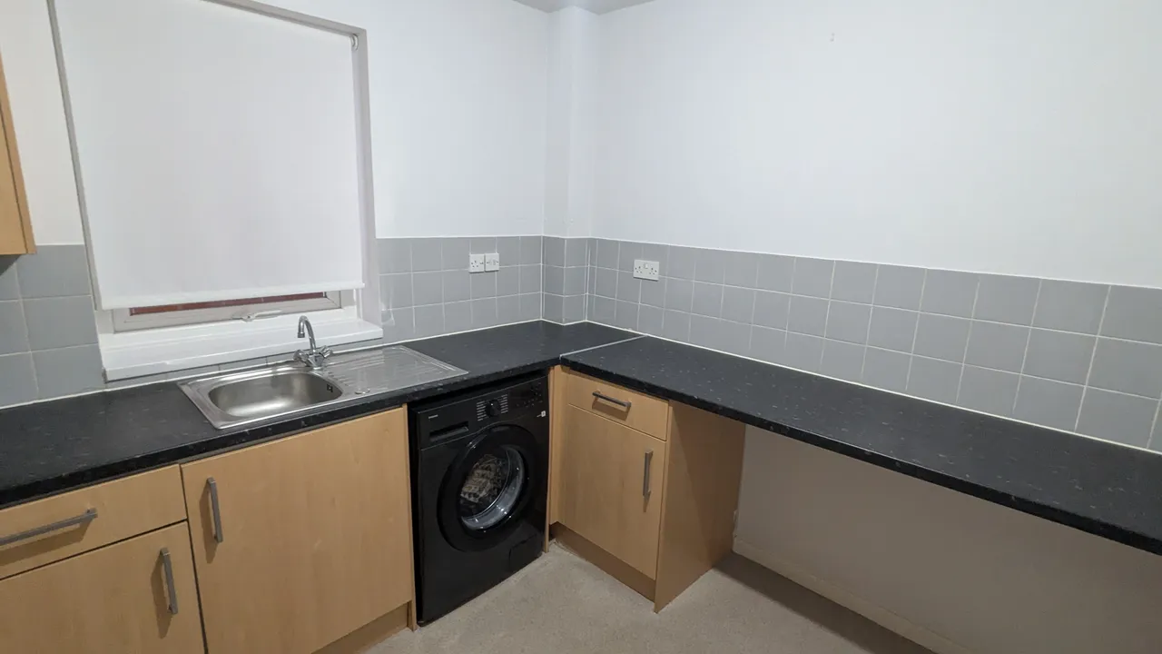 Lees Hall Crescent, Fallowfield M14, photo 4
