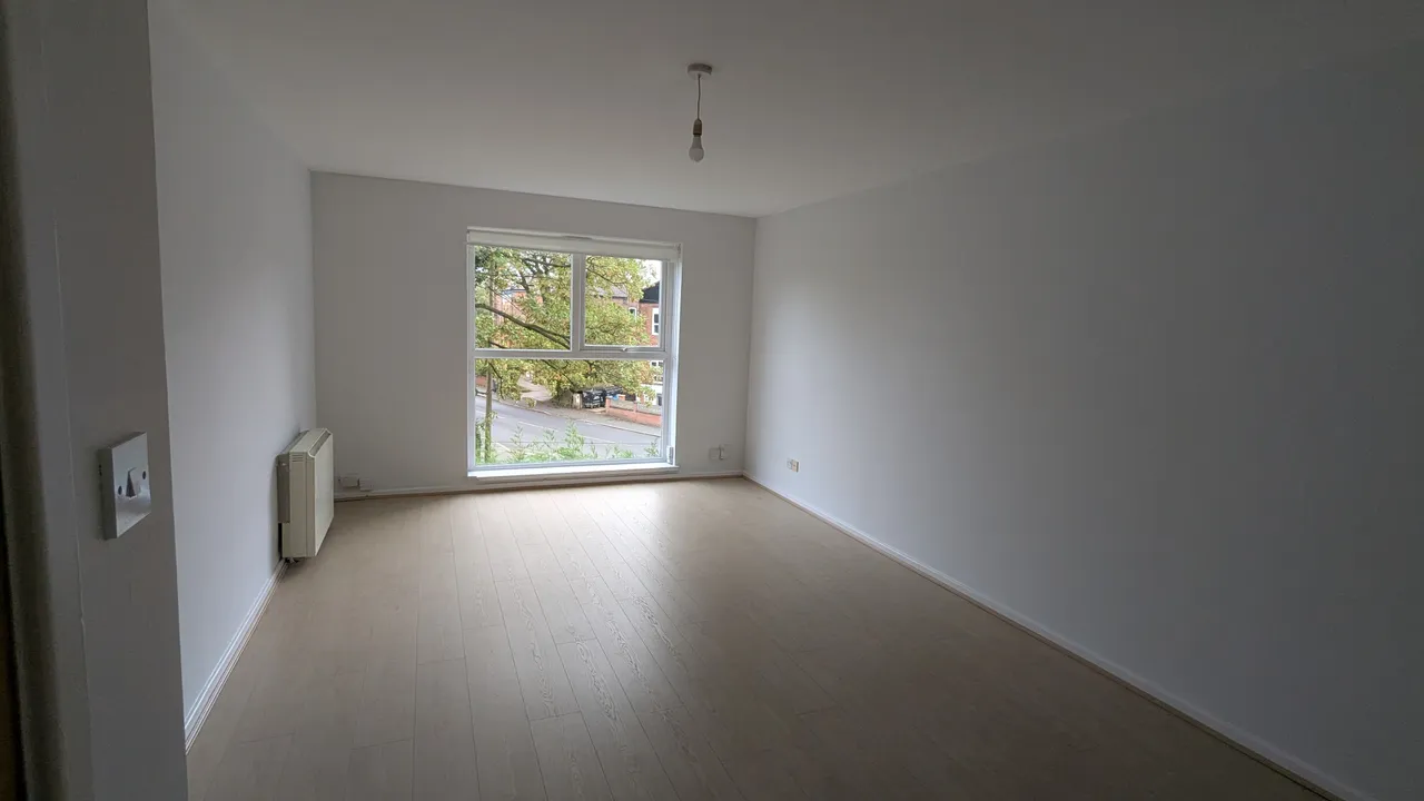 Lees Hall Crescent, Fallowfield M14, photo 3