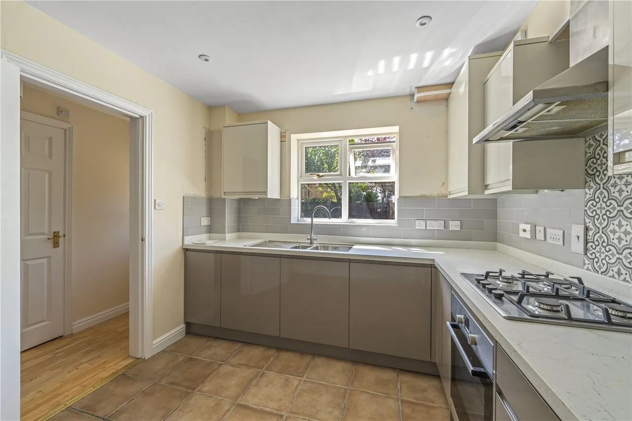 Nursery Gardens, Hampton, TW12 3ES, photo 2