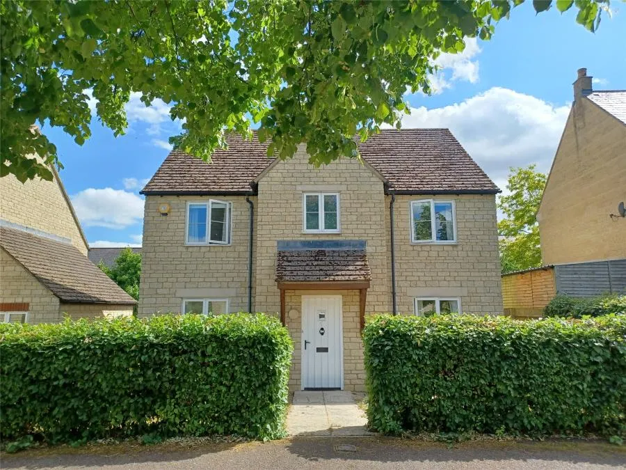 4 bed house to rent, Bluebell Way, Carterton, OX18