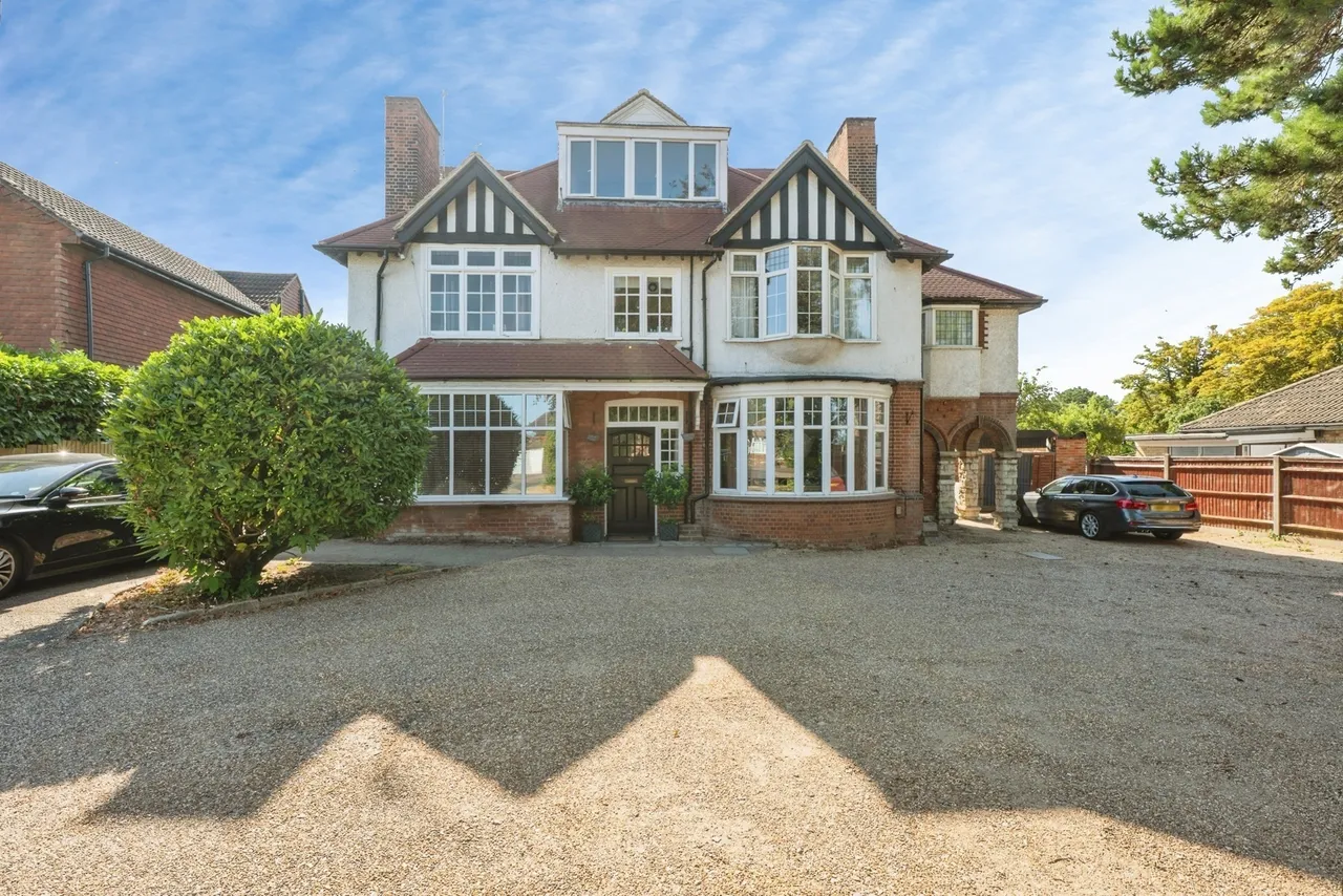 1 bed flat for sale — Plough Lane, Purley, CR8