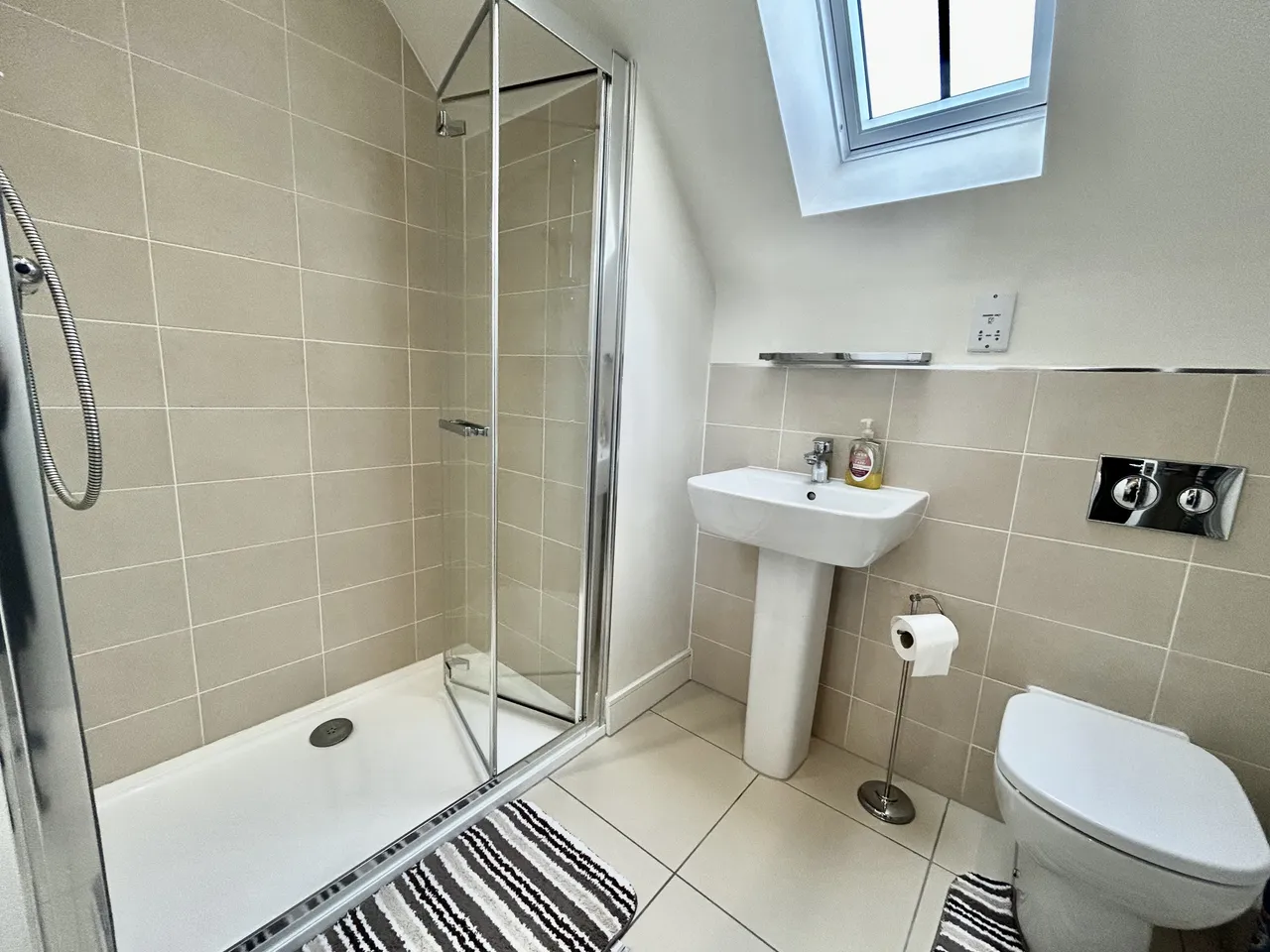 Connaught Court, HG1, photo 15
