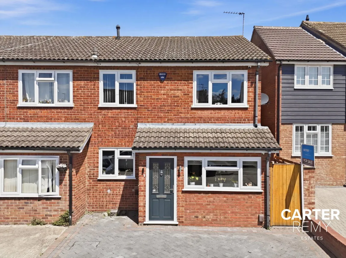 3 bed house for sale — Cherry Tree Close, Grays, RM17 6JA