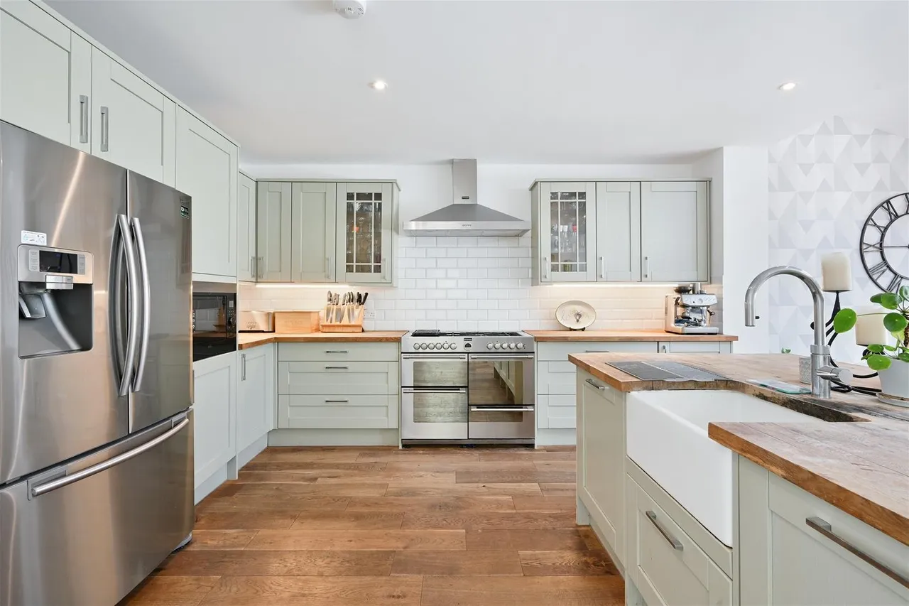 Alexandra Drive, Surbiton KT5 9AD, photo 3