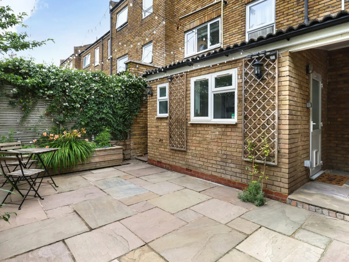 Rochelle Close, London, SW11, photo 2
