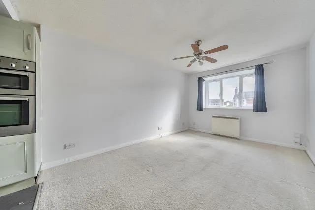 Willow Road, Aylesbury, HP19, photo 7
