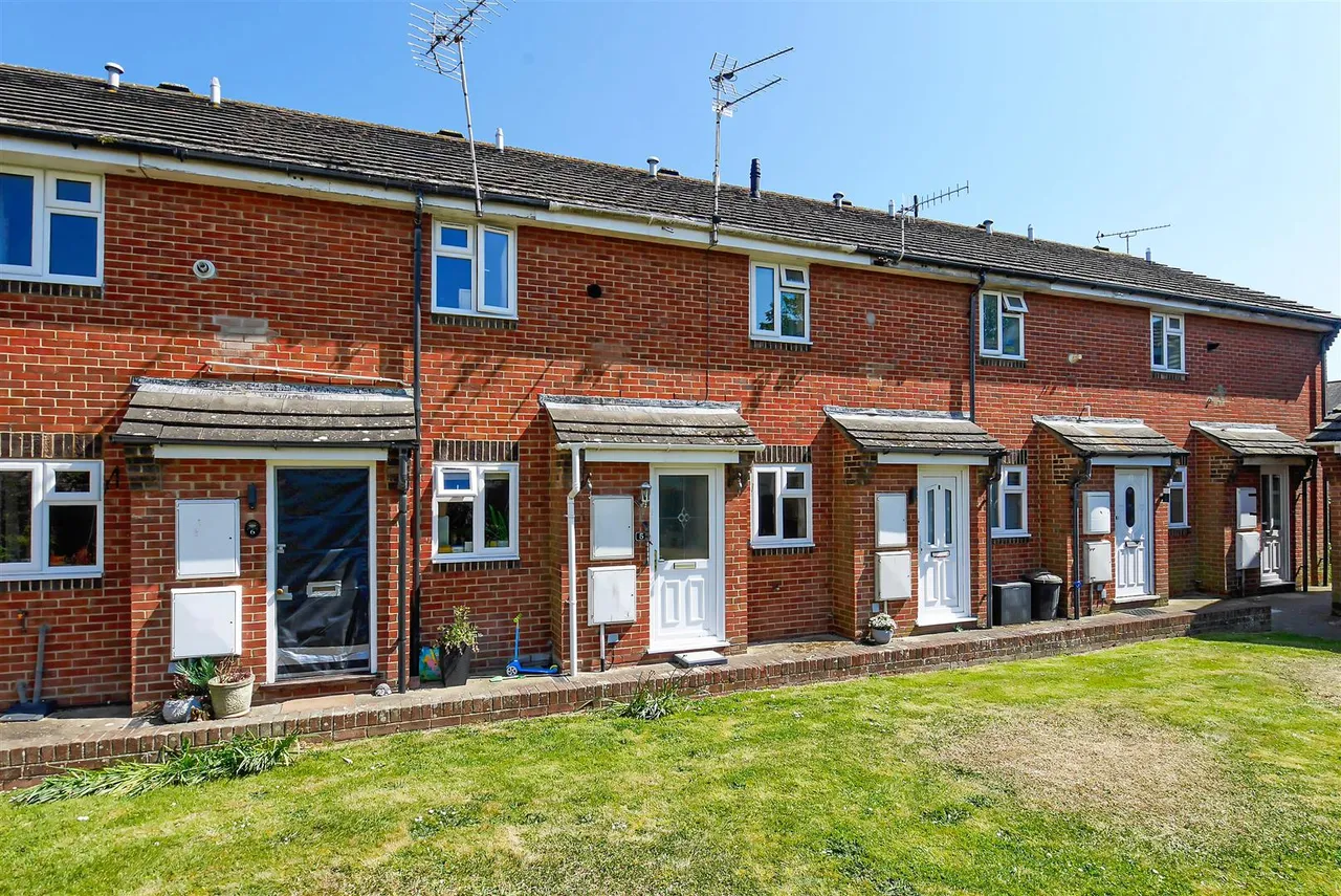 2 bed house for sale, River Road, Littlehampton
