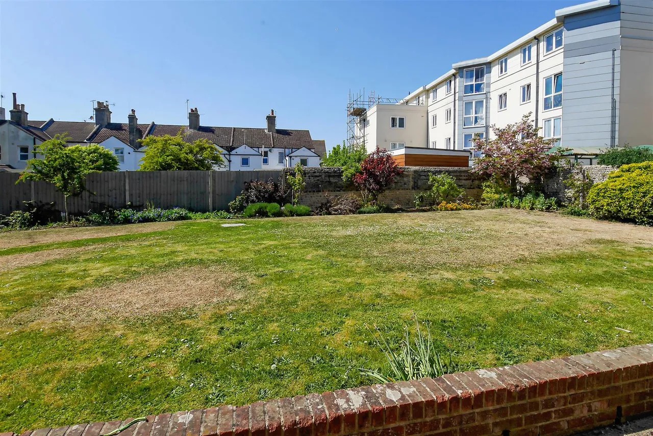 River Road, Littlehampton, photo 6