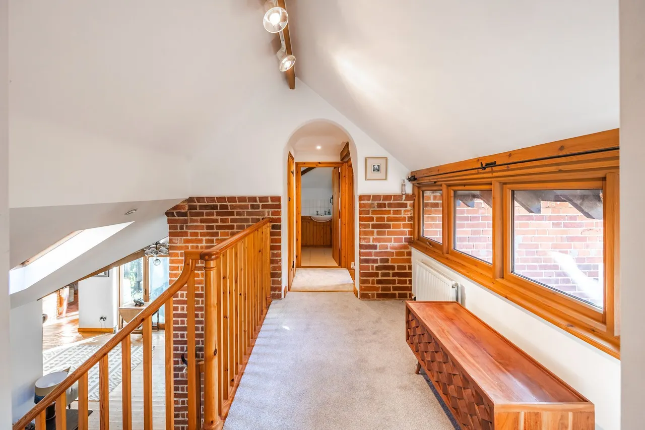 Impeccable Barn Conversion on Approx, photo 10