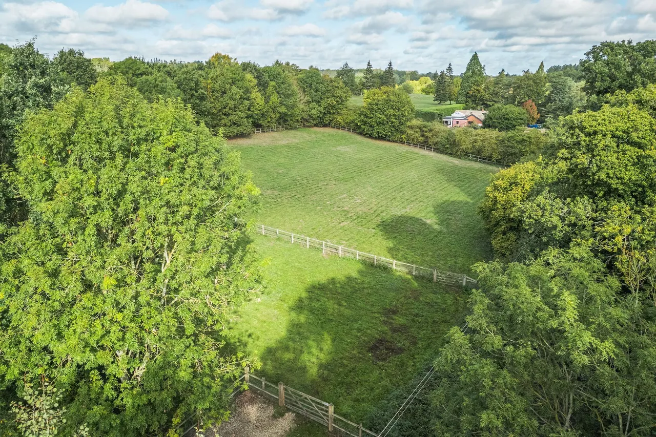 Impeccable Barn Conversion on Approx, photo 17