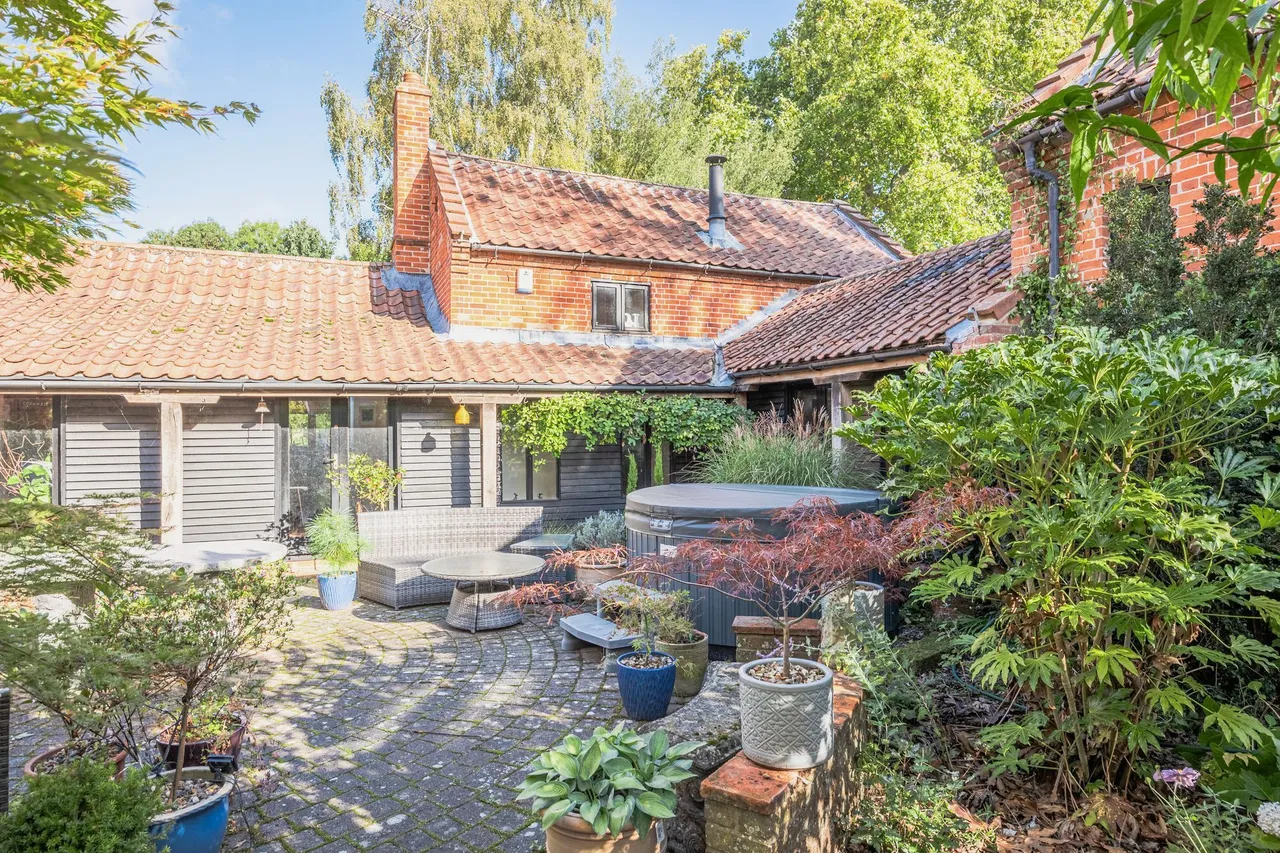 Impeccable Barn Conversion on Approx, photo 14