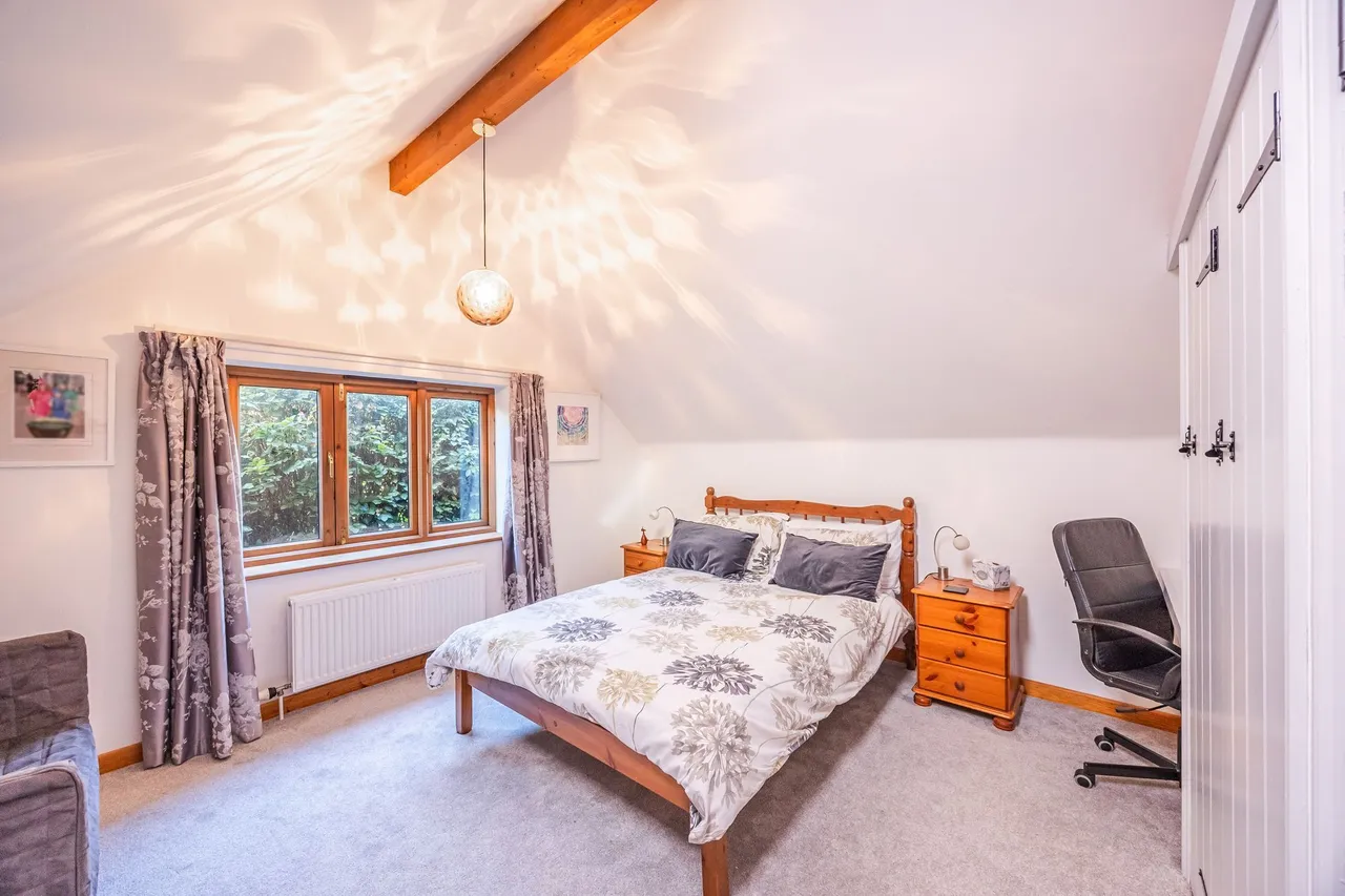 Impeccable Barn Conversion on Approx, photo 13