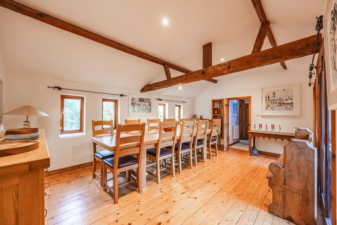 Impeccable Barn Conversion on Approx, photo 7