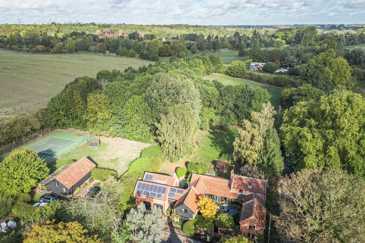9 bed property for sale, Impeccable Barn Conversion on Approx