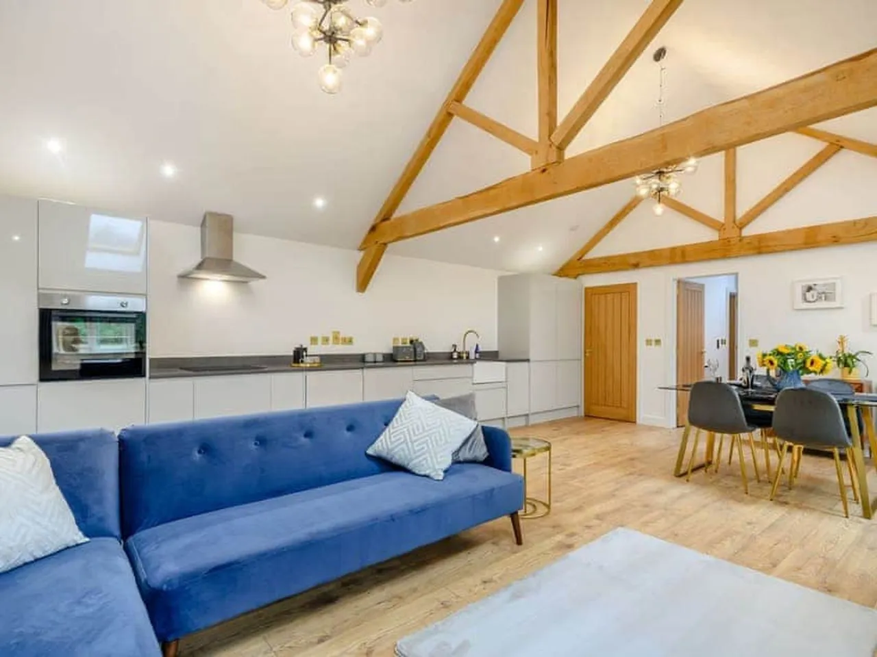 Impeccable Barn Conversion on Approx, photo 20