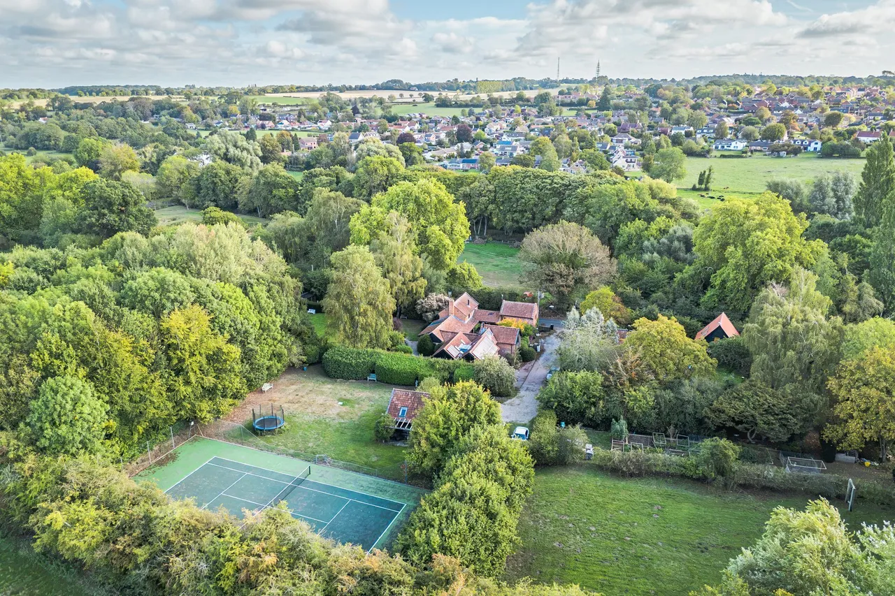 Impeccable Barn Conversion on Approx, photo 15