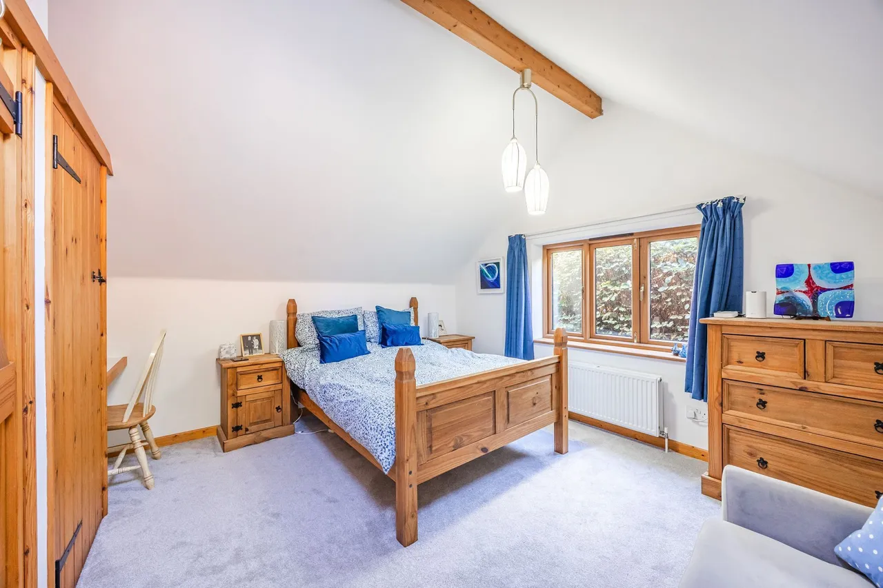 Impeccable Barn Conversion on Approx, photo 11