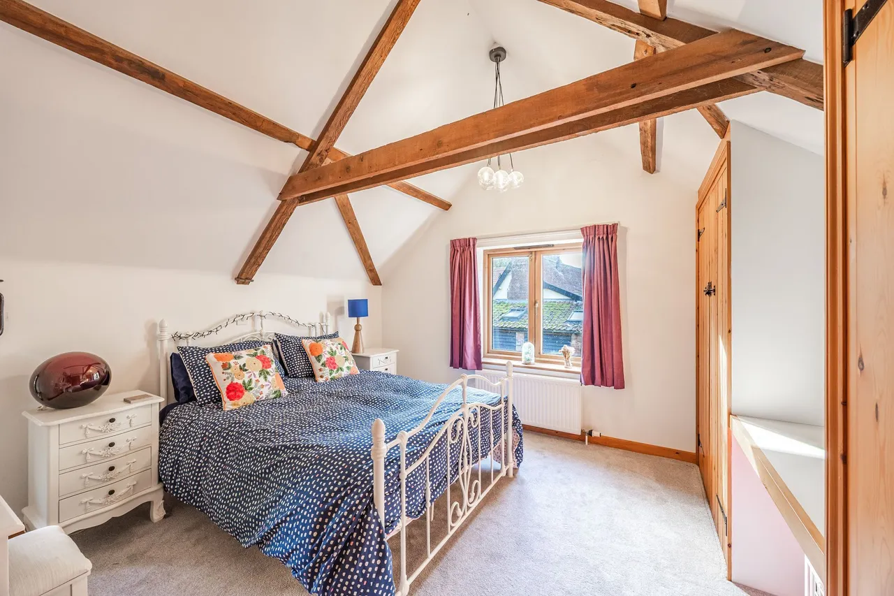 Impeccable Barn Conversion on Approx, photo 12